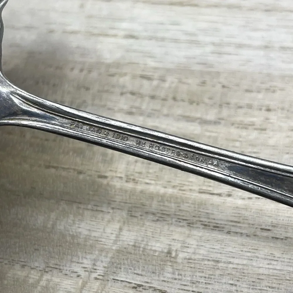 VTG Atq WM Rogers&Son Pat Jan 4 1910 Silverplate Daisy Pattern Gravy Soup Spoon